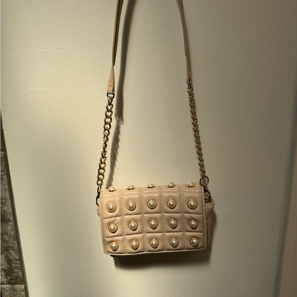 Elegant Cream Shoulder Bag with Pearl Accents